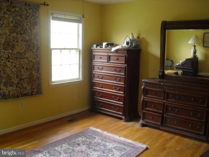 7012 Leebrad Street Springfield, VA 22151 - Photo 5 of 7 Large master Bedroom with Full Bath