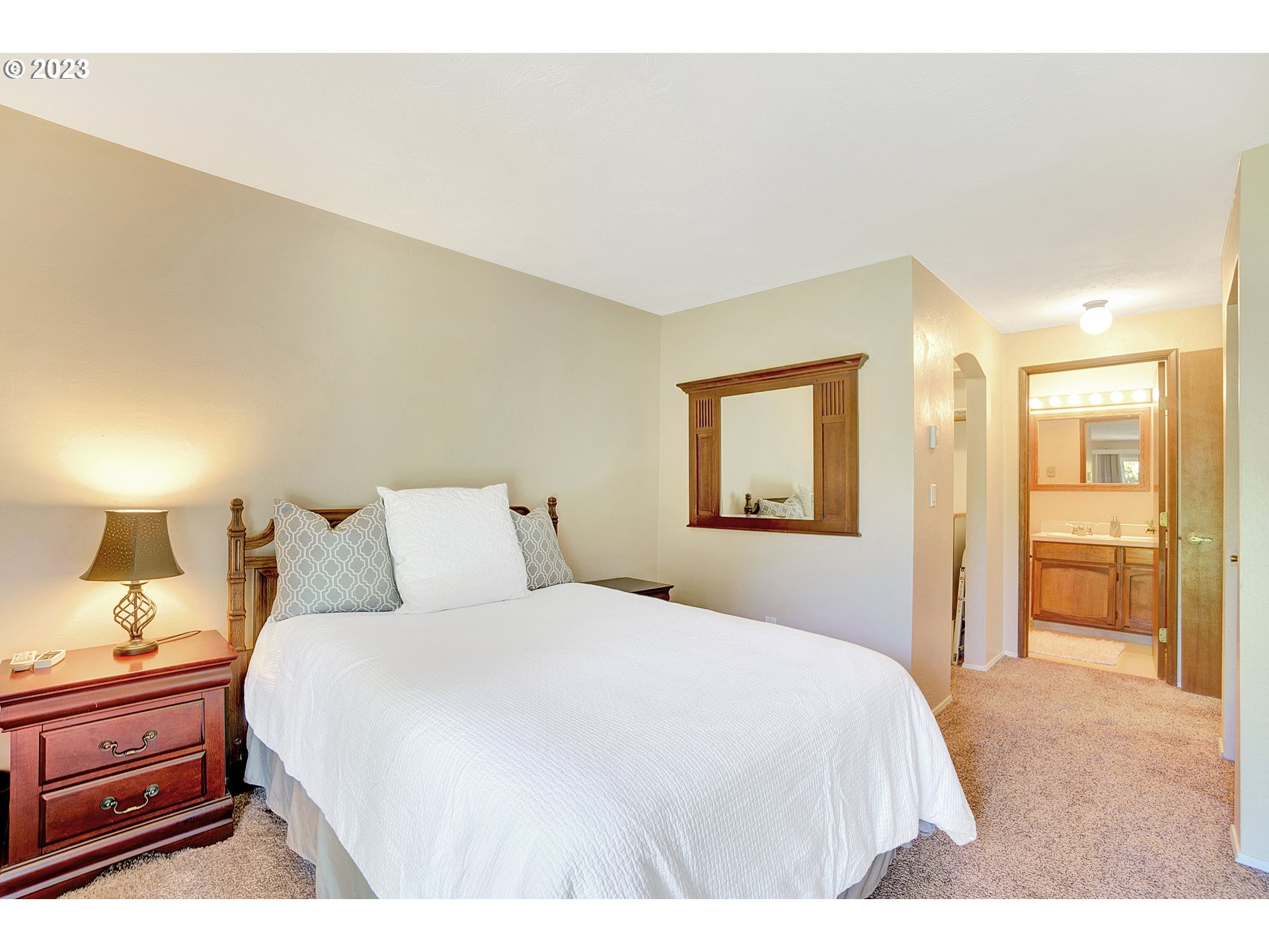 650 Harlow Road, Unit 132 Springfield, OR 97477 - Photo 12 of 36 a bedroom with a bed and a lamp