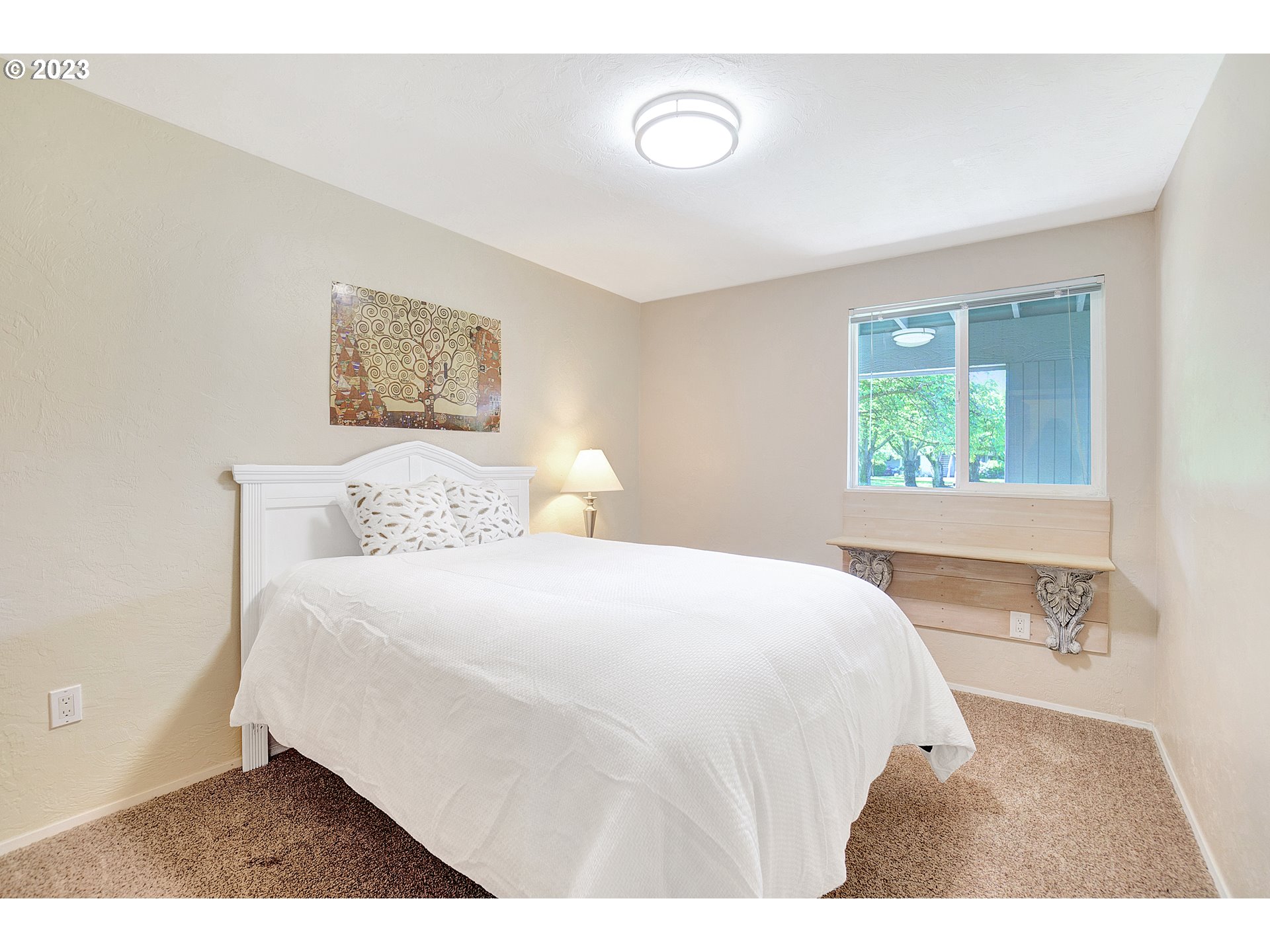 650 Harlow Road, Unit 132 Springfield, OR 97477 - Photo 16 of 36 a bedroom with a bed and a painting on the wall