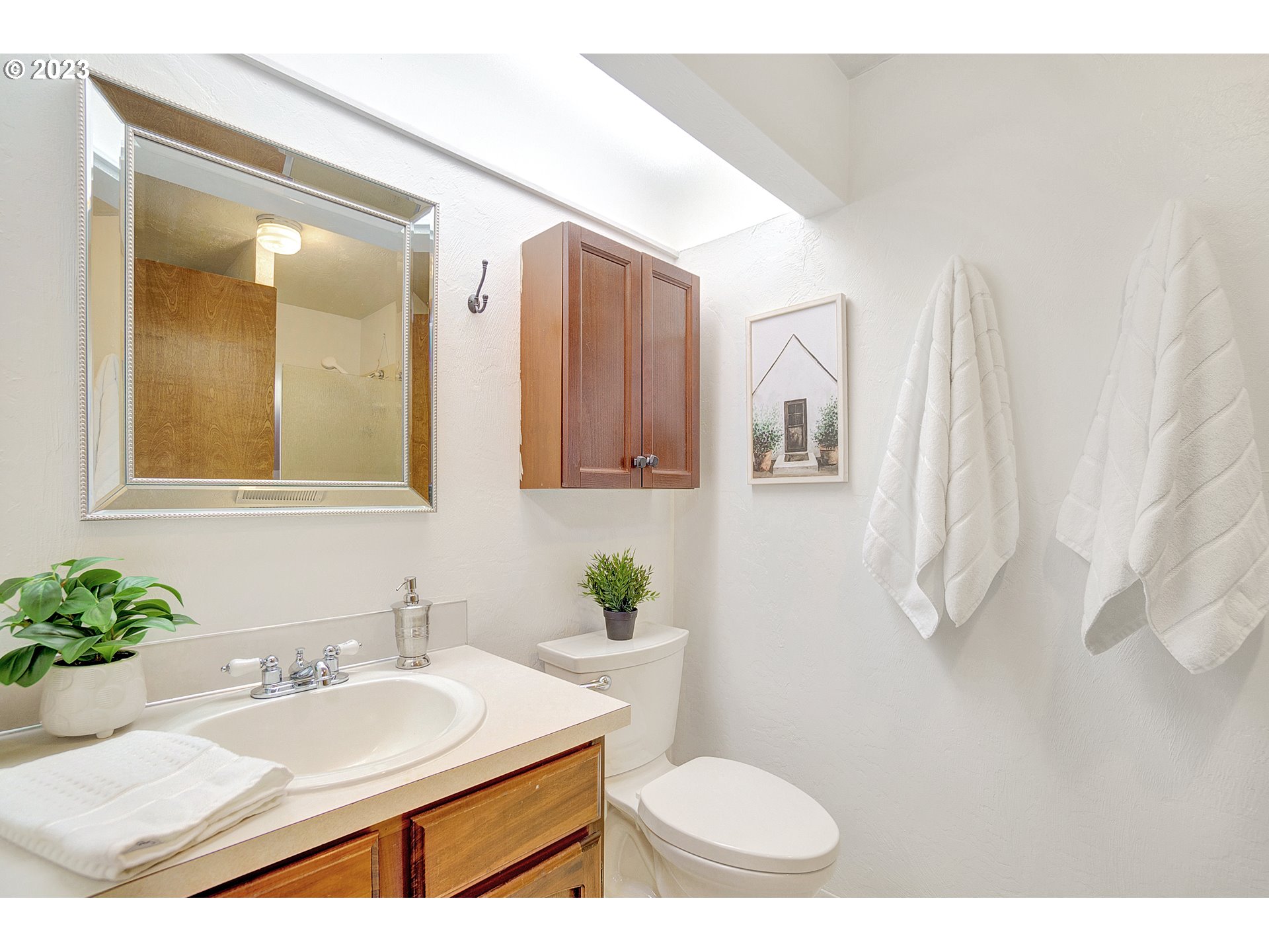 650 Harlow Road, Unit 132 Springfield, OR 97477 - Photo 17 of 36 a bathroom with a sink vanity mirror and toilet