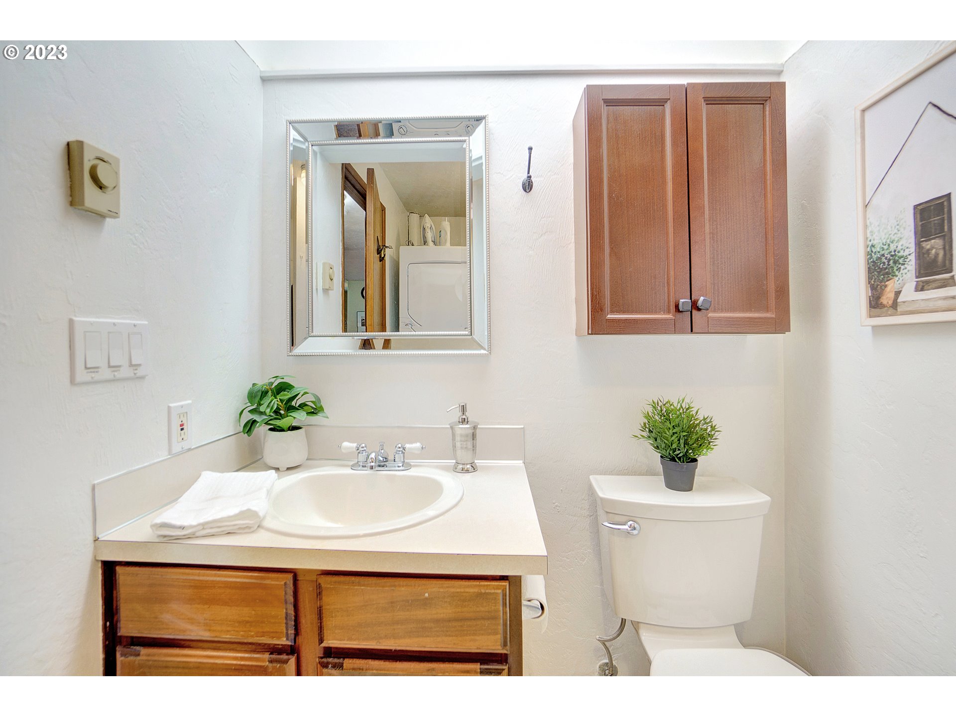 650 Harlow Road, Unit 132 Springfield, OR 97477 - Photo 18 of 36 a bathroom with a sink and a mirror