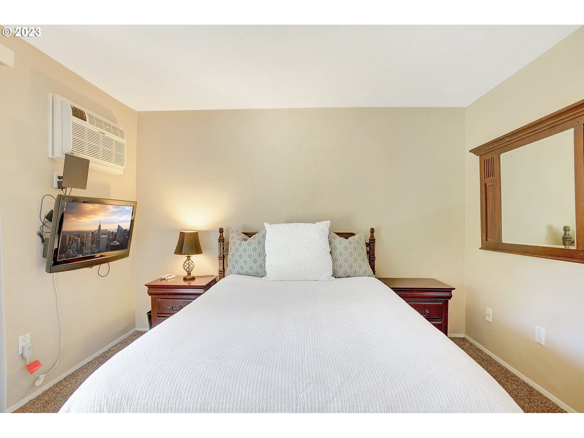 650 Harlow Road, Unit 132 Springfield, OR 97477 - Photo 20 of 36 a bedroom with a bed and a flat screen tv