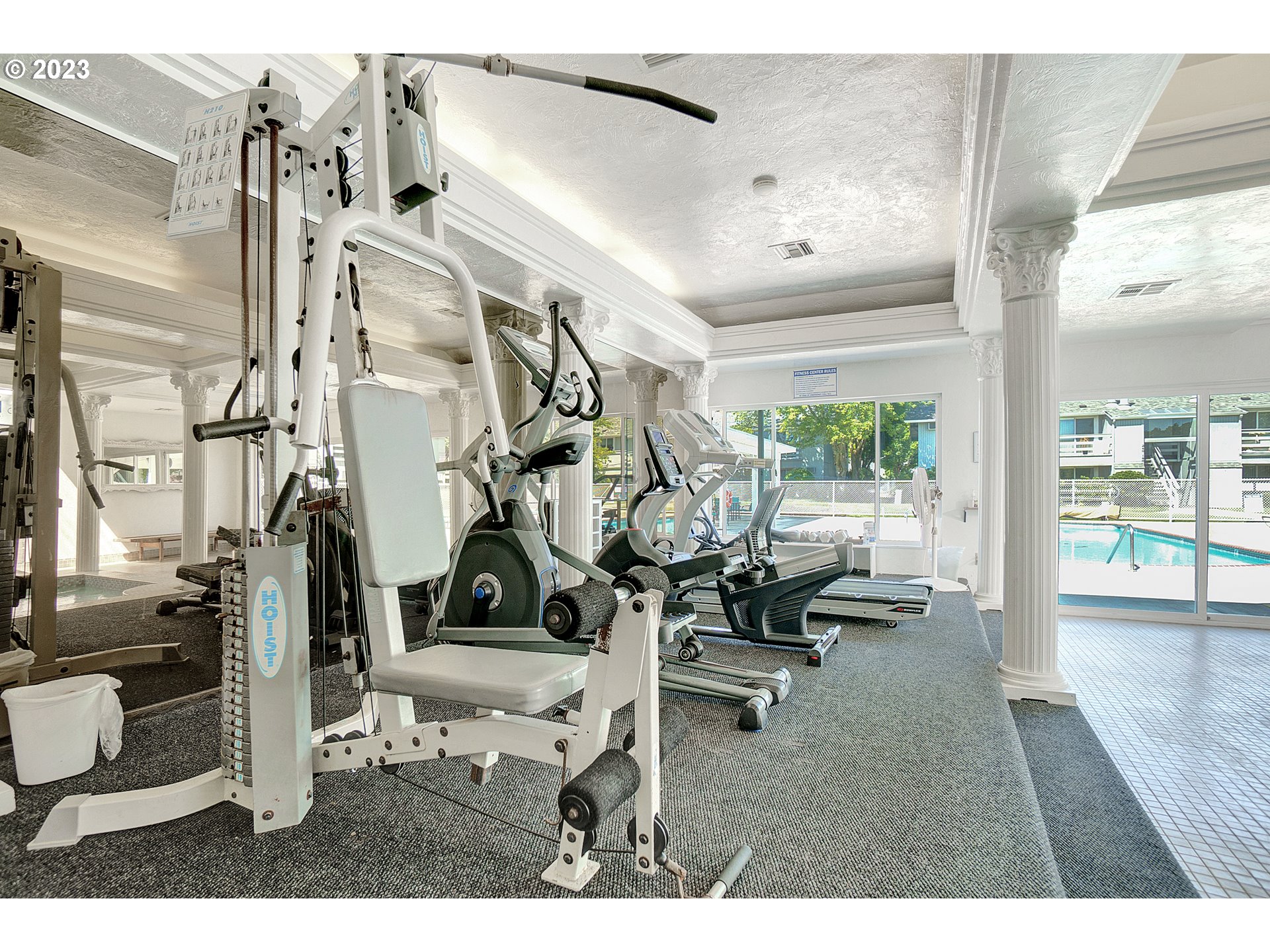 650 Harlow Road, Unit 132 Springfield, OR 97477 - Photo 26 of 36 a living room with furniture