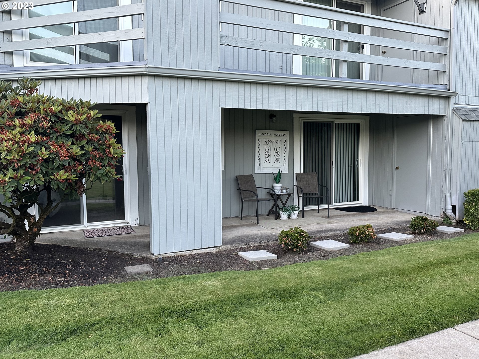 650 Harlow Road, Unit 132 Springfield, OR 97477 - Photo 34 of 36 a front view of a house with garden