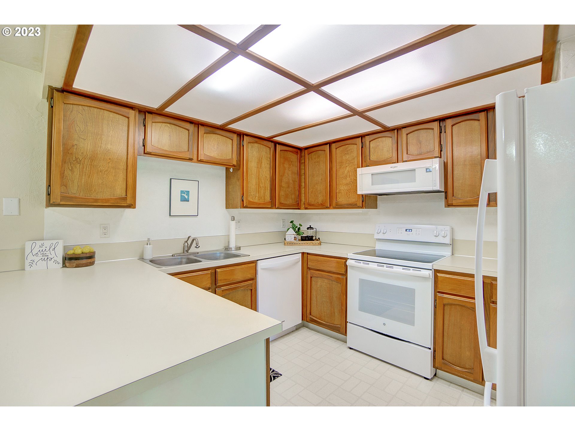 650 Harlow Road, Unit 132 Springfield, OR 97477 - Photo 4 of 36 a kitchen with stainless steel appliances granite countertop a sink stove and refrigerator