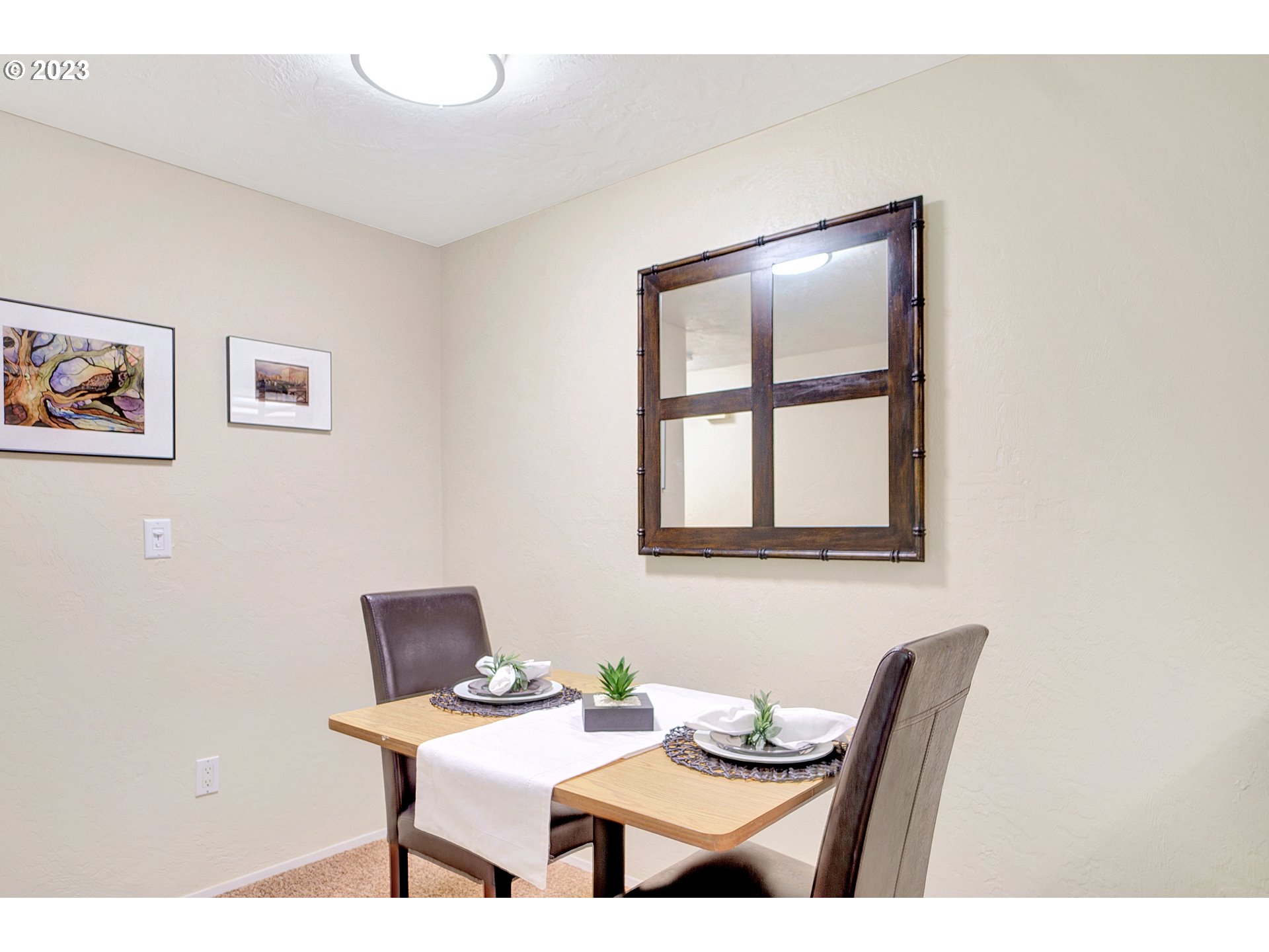 650 Harlow Road, Unit 132 Springfield, OR 97477 - Photo 8 of 36 a dining room with furniture and window