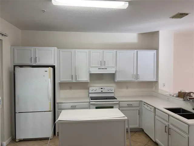 a view of empty room with window