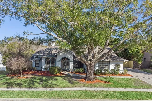 $525,000 | 522 Lagoon Drive, Oviedo, FL 32765
