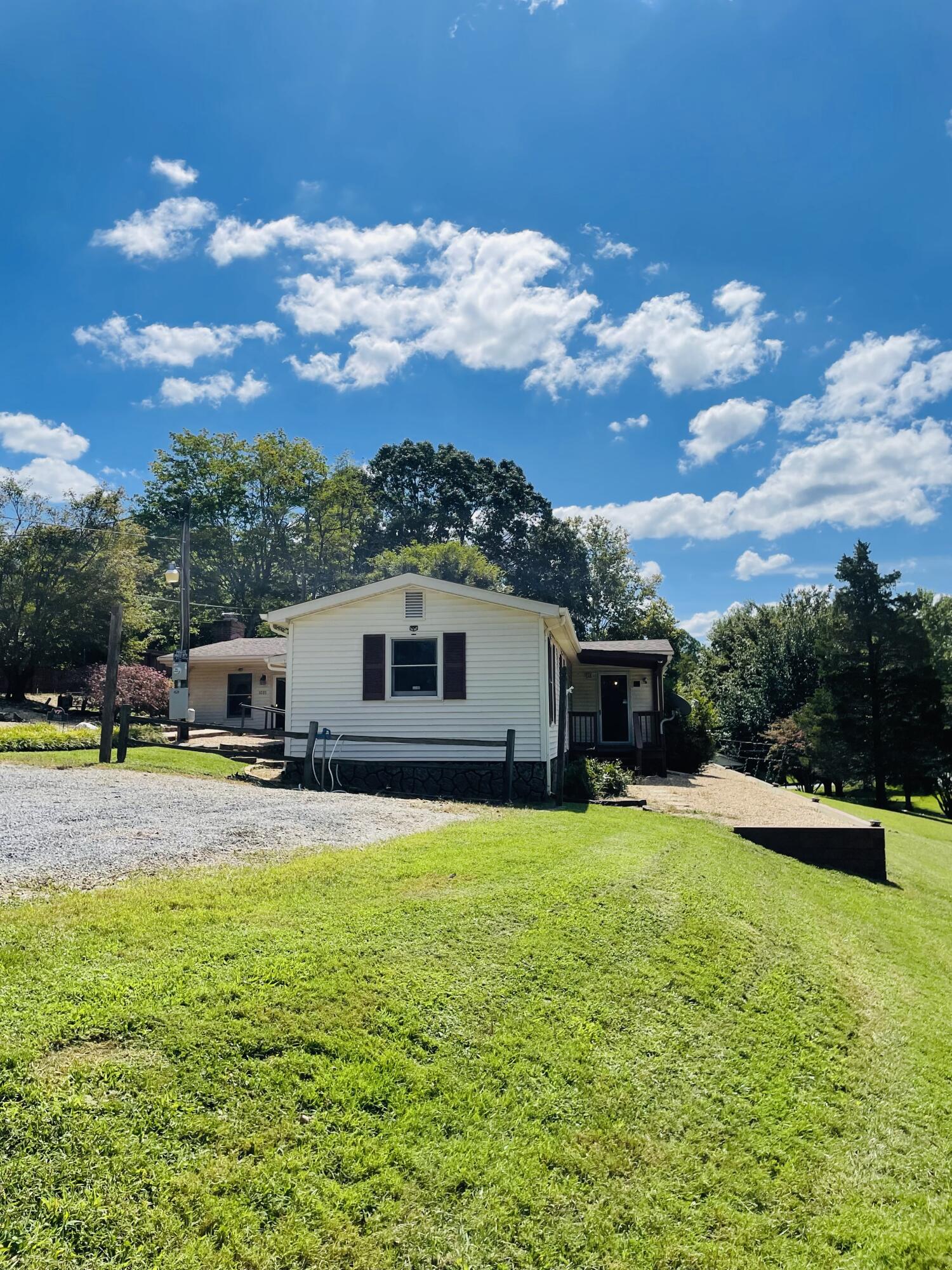 1035 Oyler Road Hardy, VA 24101 - Photo 23 of 50 side