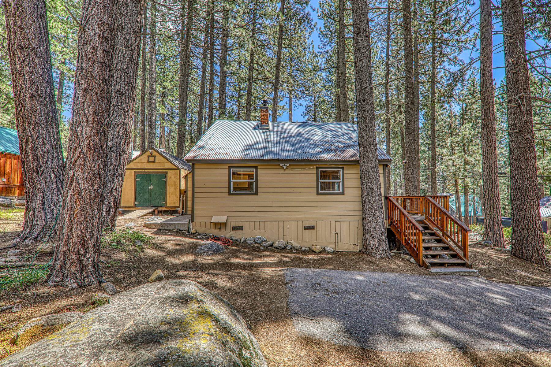 13464 Moraine Road Truckee, CA 96161 - Photo 3 of 28