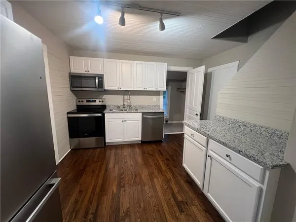 $1,395 | 21 Quarry Street, Gainesville, GA 30501