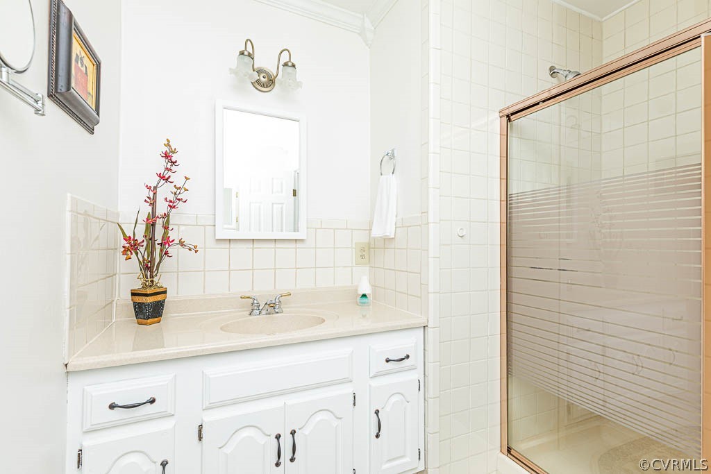 18162 Teman Road Beaverdam, VA 23015 - Photo 23 of 47 a bathroom with a sink and a mirror