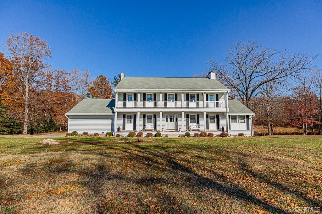 18162 Teman Road Beaverdam, VA 23015 - Photo 5 of 47 a front view of a house with a garden