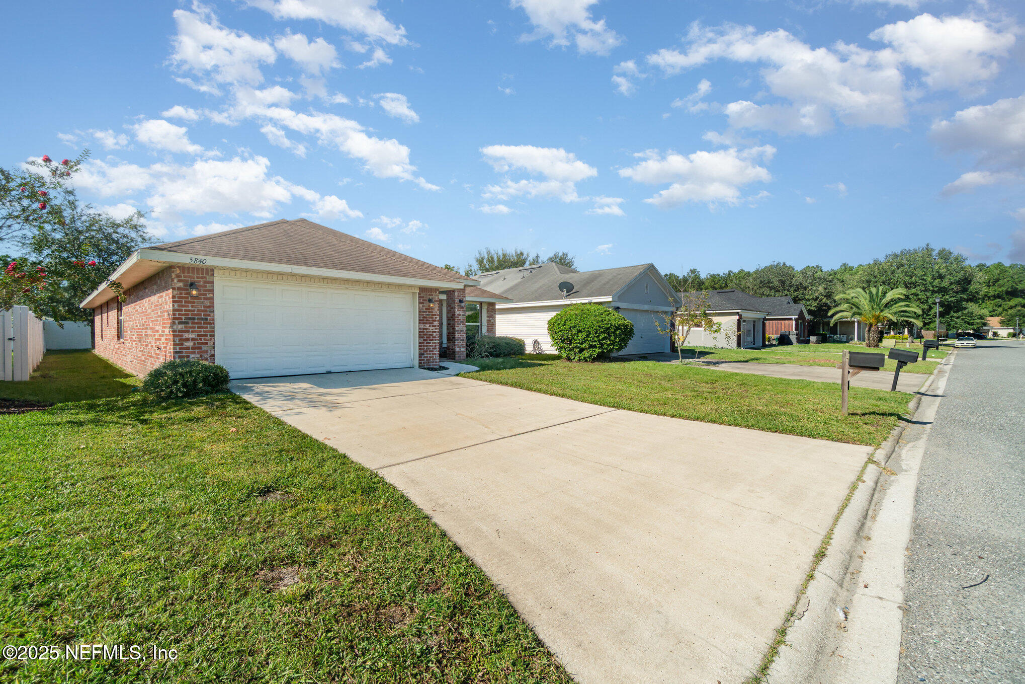 5840 Round Table Road Jacksonville, FL 32254 - Photo 4 of 27 002_ndp02638-edit_500