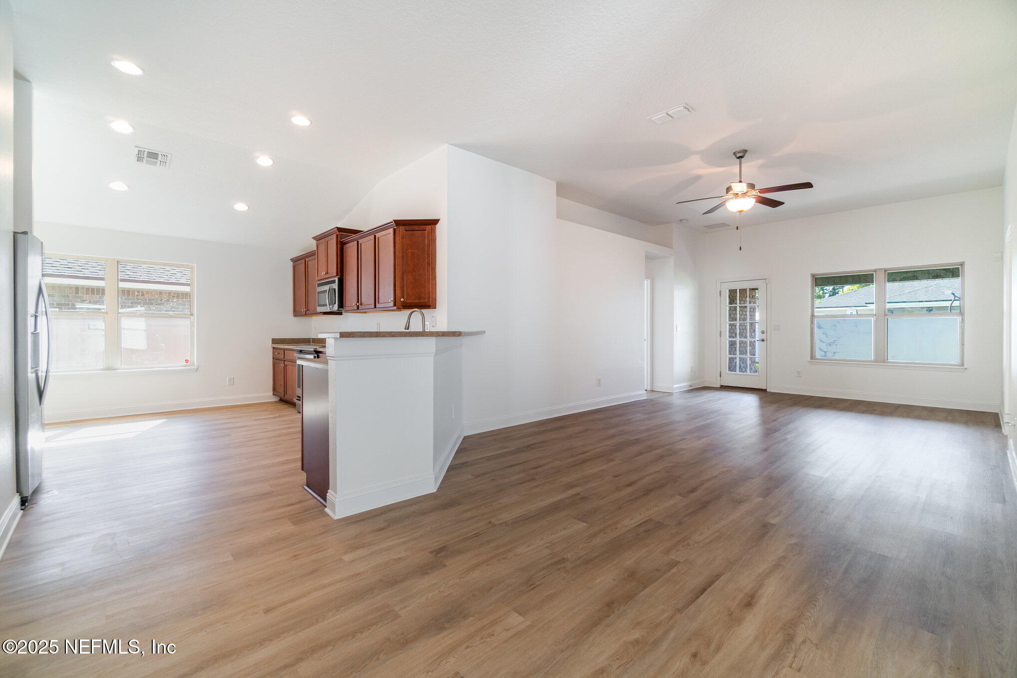 5840 Round Table Road Jacksonville, FL 32254 - Photo 8 of 27 007_ndp02639-edit_836