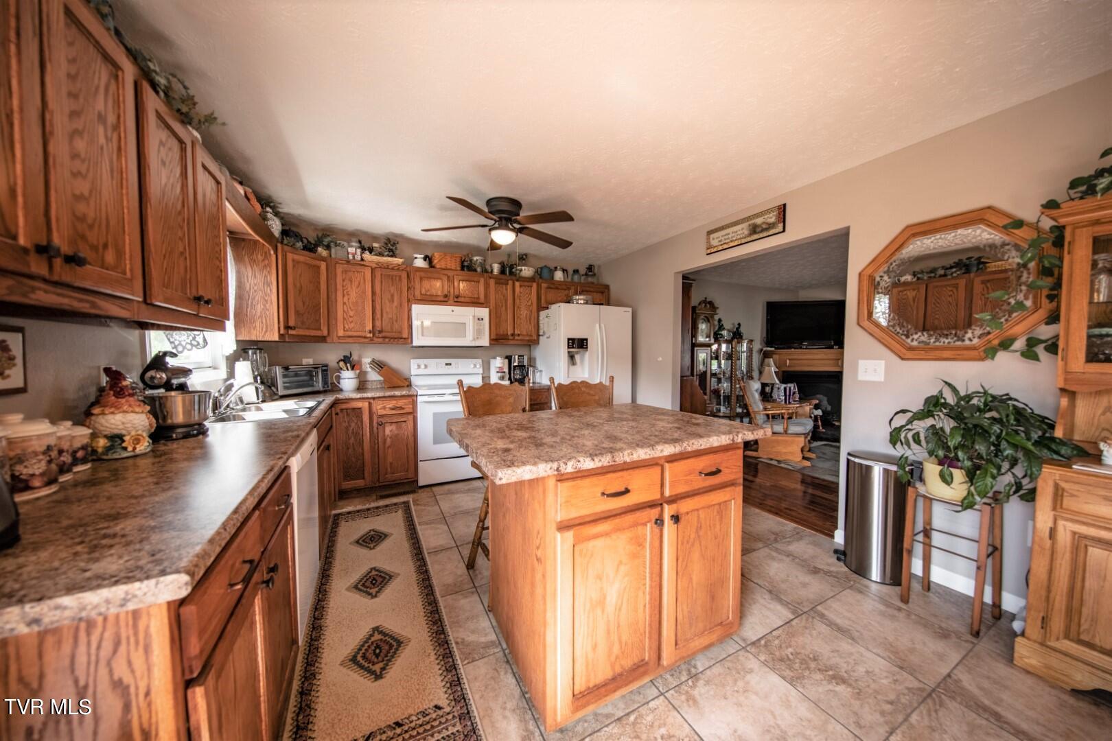 1109 Caleb Lane Newport, TN 37821 - Photo 11 of 40 10.5