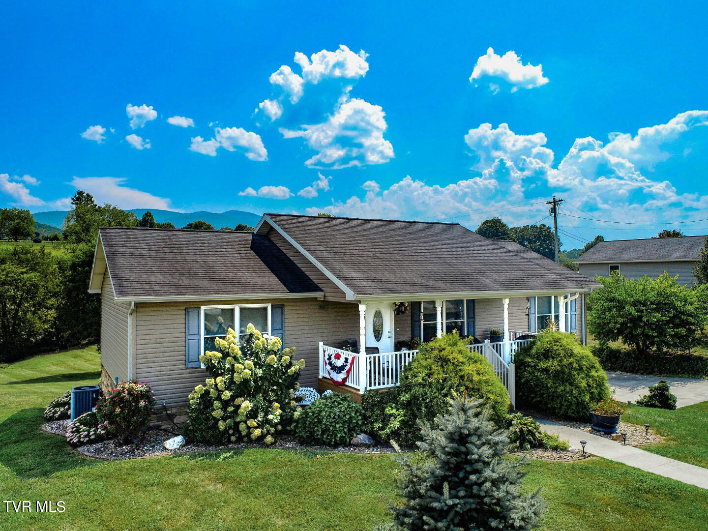 1109 Caleb Lane Newport, TN 37821 - Photo 6 of 40 5.6ps