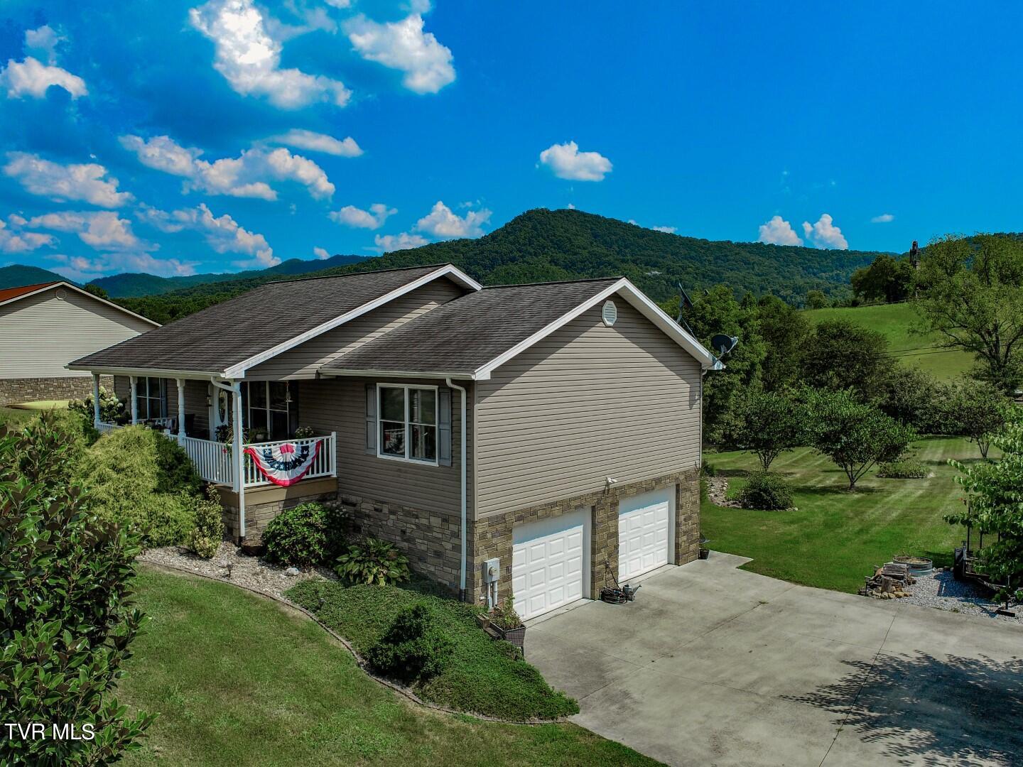 1109 Caleb Lane Newport, TN 37821 - Photo 7 of 40 5