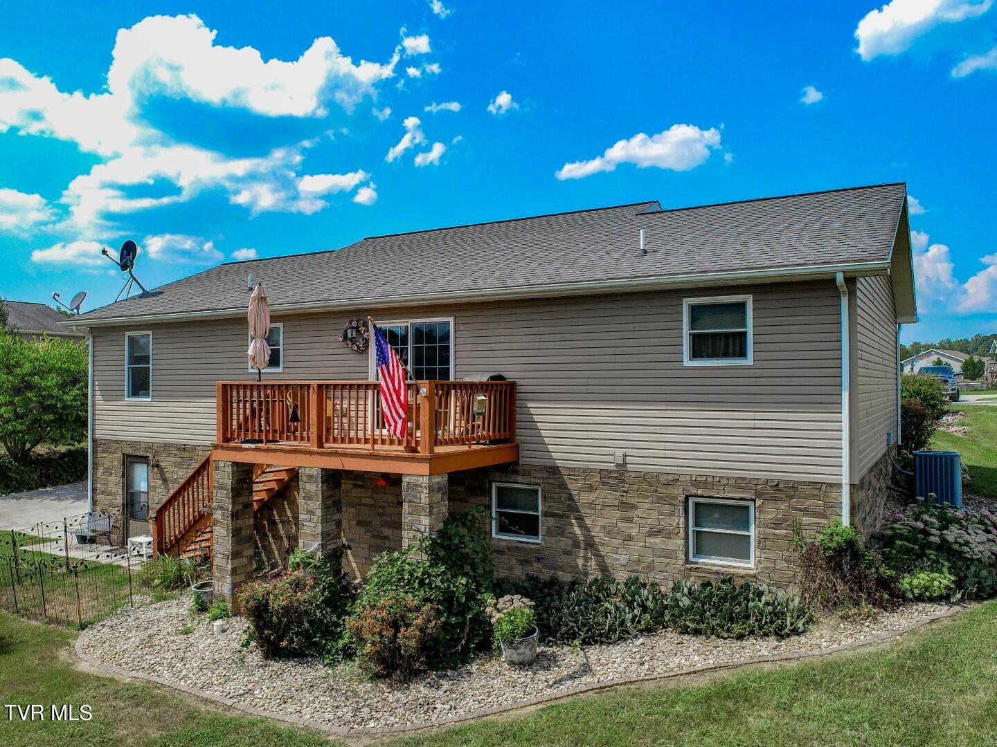 1109 Caleb Lane Newport, TN 37821 - Photo 9 of 40 8