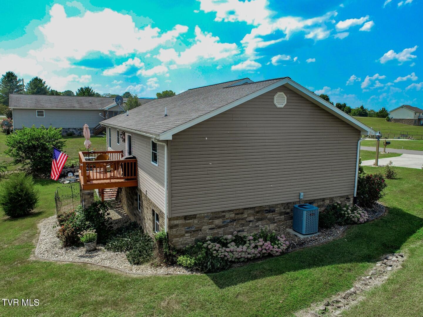 1109 Caleb Lane Newport, TN 37821 - Photo 10 of 40 9