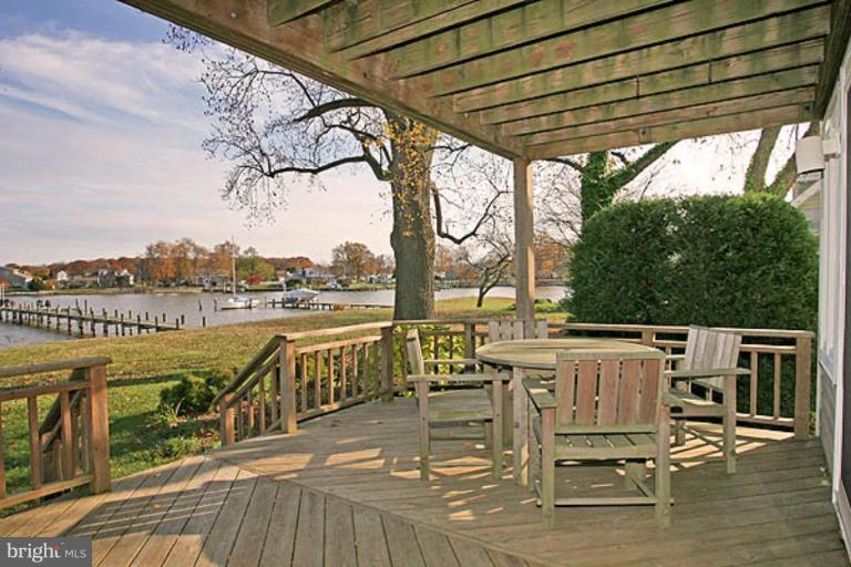 8105 Ventnor Road Pasadena, MD 21122 - Photo 5 of 26 Deck