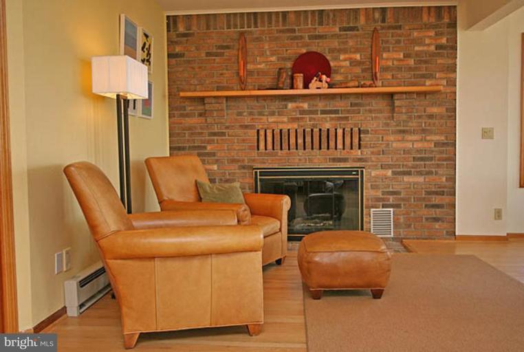 8105 Ventnor Road Pasadena, MD 21122 - Photo 8 of 26 Living Room