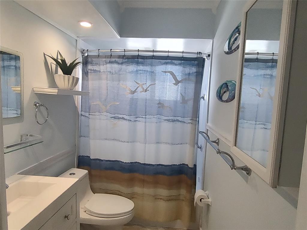 3030 Northeast 5th Terrace, Unit 11 Wilton Manors, FL 33334 - Photo 12 of 15