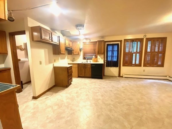 35 Wall Street, Unit D Worcester, MA 01604 - Photo 9 of 12 a view of a bathroom with a tub
