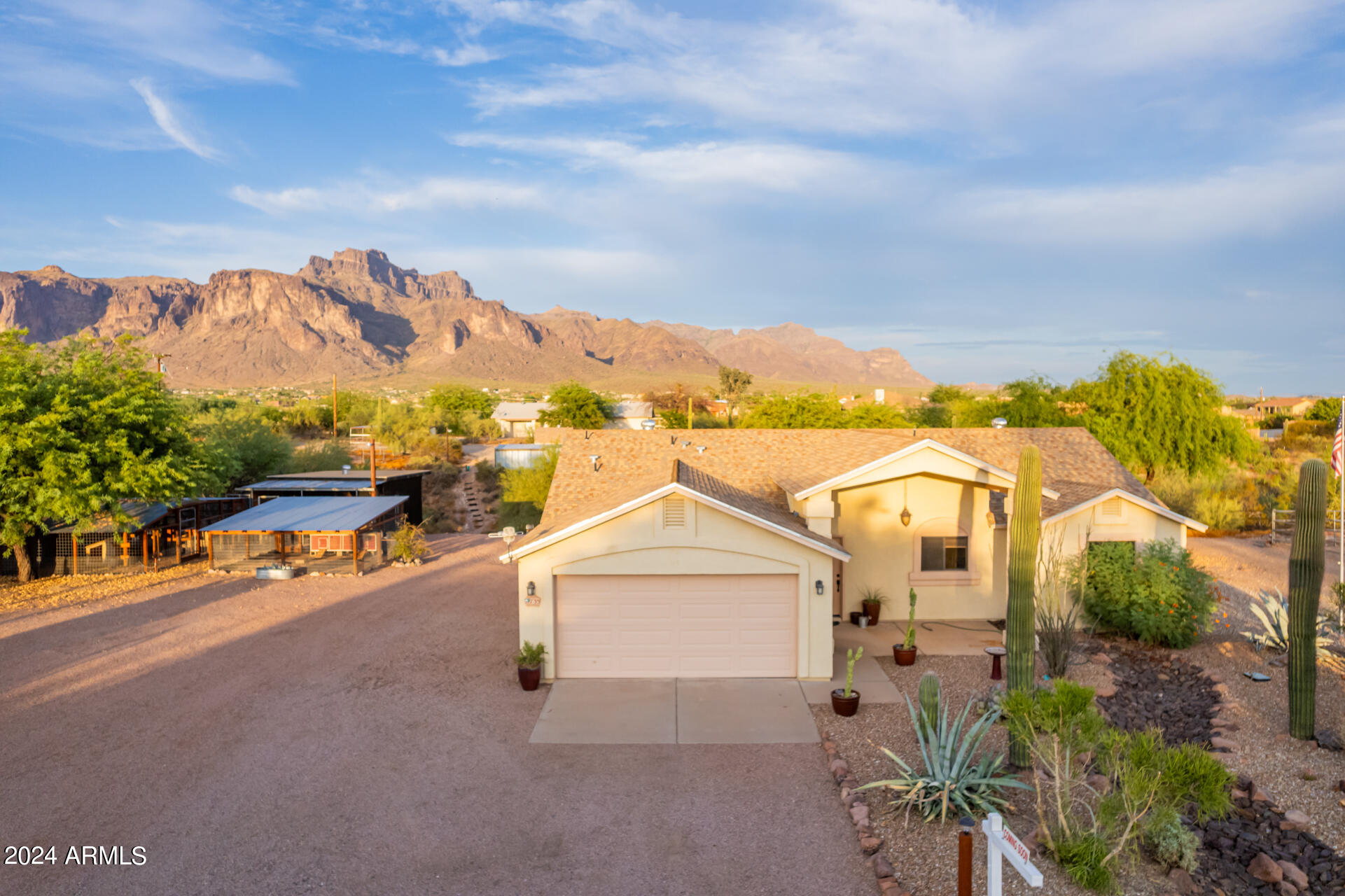 735 North Arroya Road Apache Junction, AZ 85119 - Photo 56 of 70 a view of a house with a ocean view