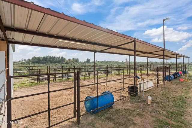 $435,000 | 42710 Highway 60, Morristown, AZ 85342