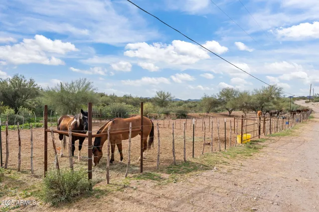 $435,000 | 42710 Highway 60, Morristown, AZ 85342