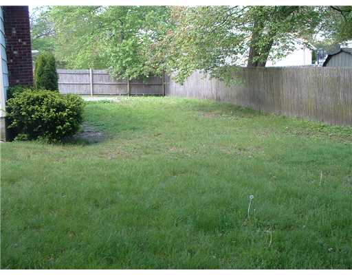 52 Brookwood Road Warwick, RI 02889 - Photo 3 of 7 Yard/Garden.