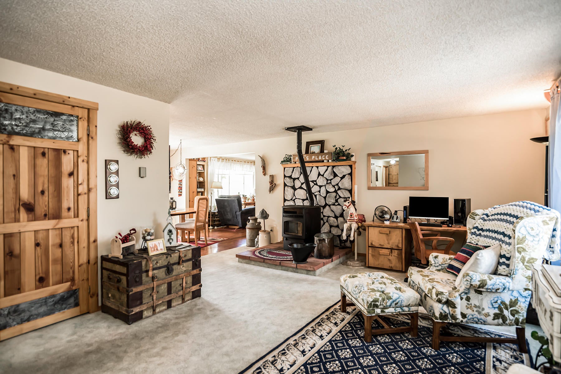 19233 Shoshone Road Bend, OR 97702 - Photo 4 of 32 5
