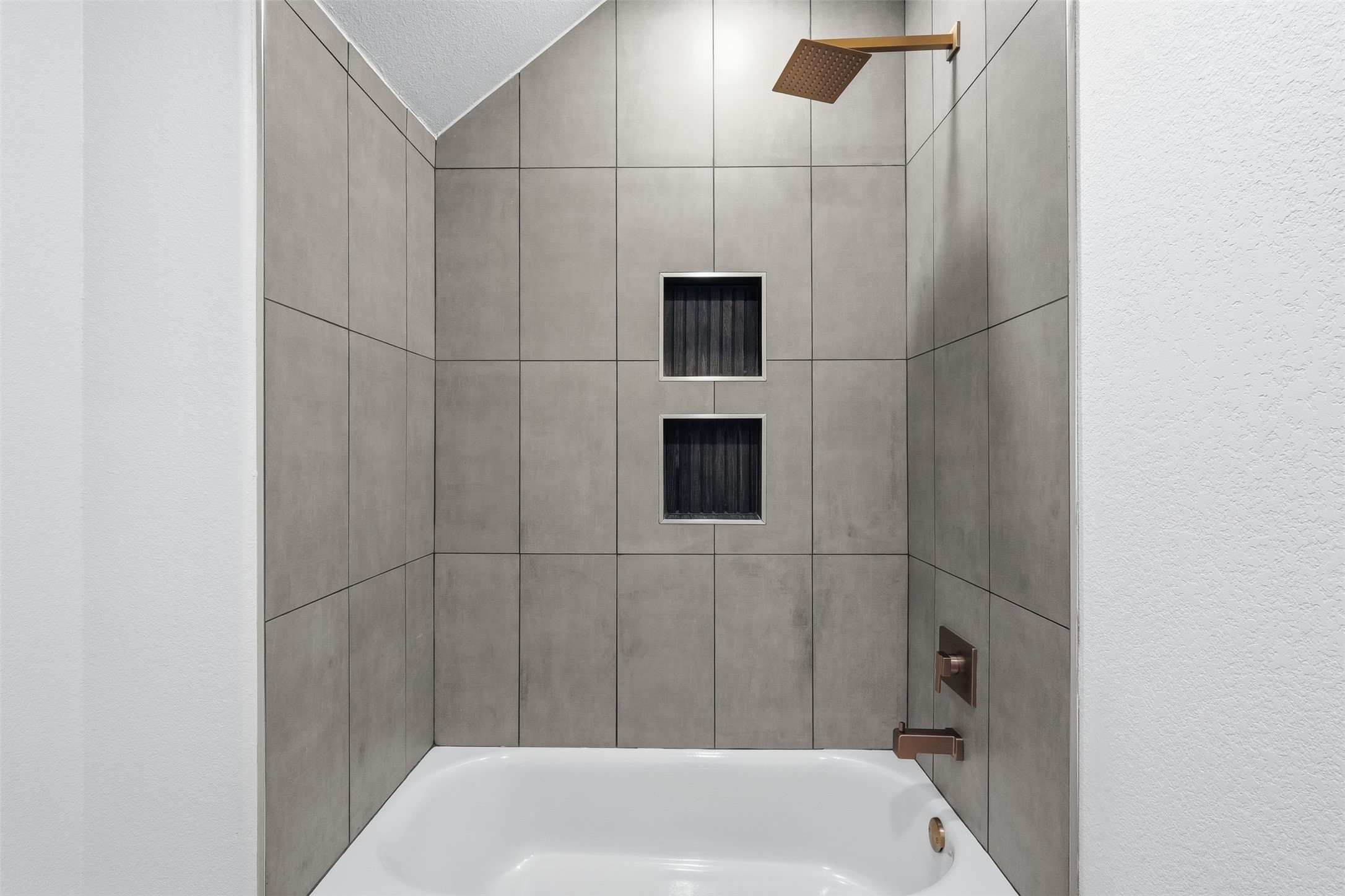 467 Springfield Drive Angleton, TX 77515 - Photo 34 of 42 a bathroom with a bathtub