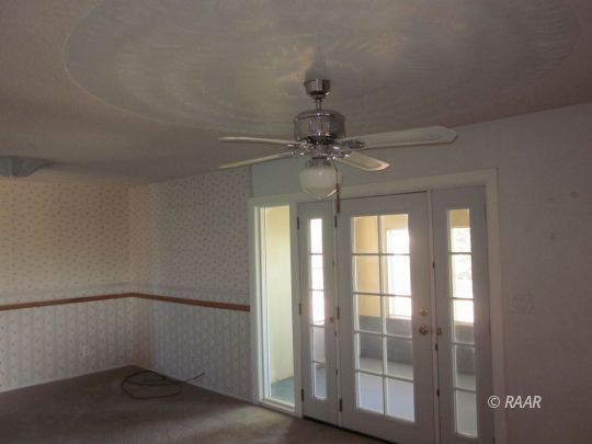 2127 West Ridgecrest Boulevard Ridgecrest, CA 93555 - Photo 6 of 30 a view of an empty room with a window