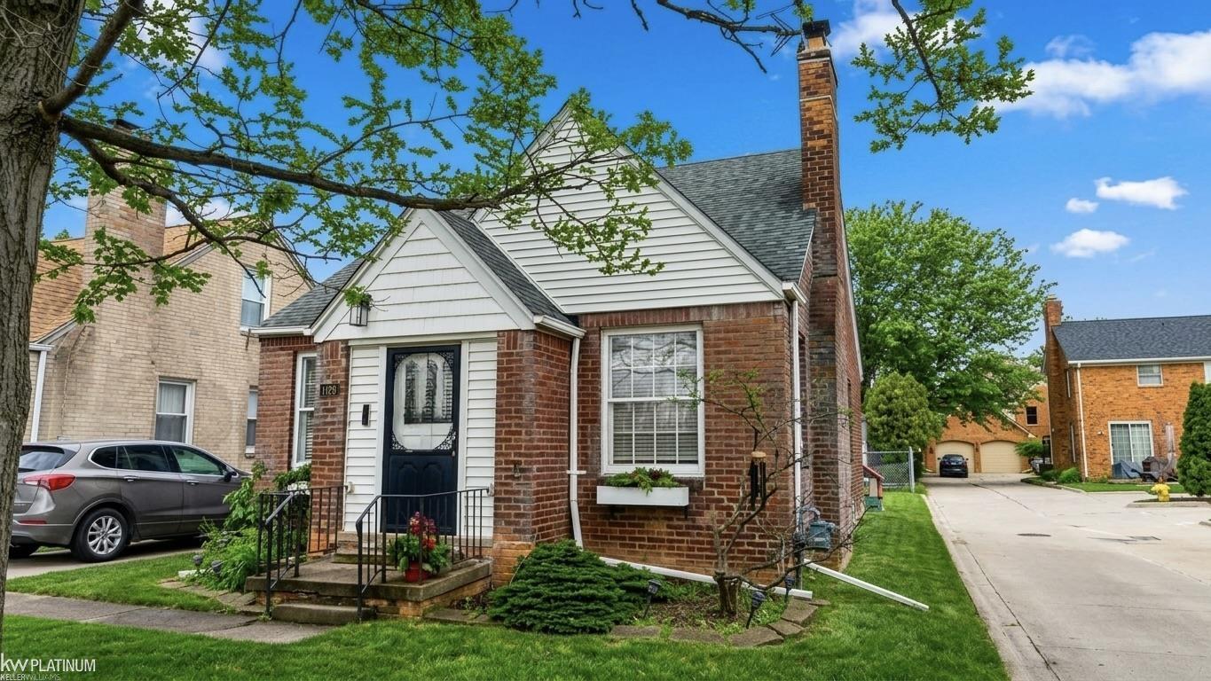 1120 Vernier Road Grosse Pointe Woods, MI 48236 - Photo 2 of 32
