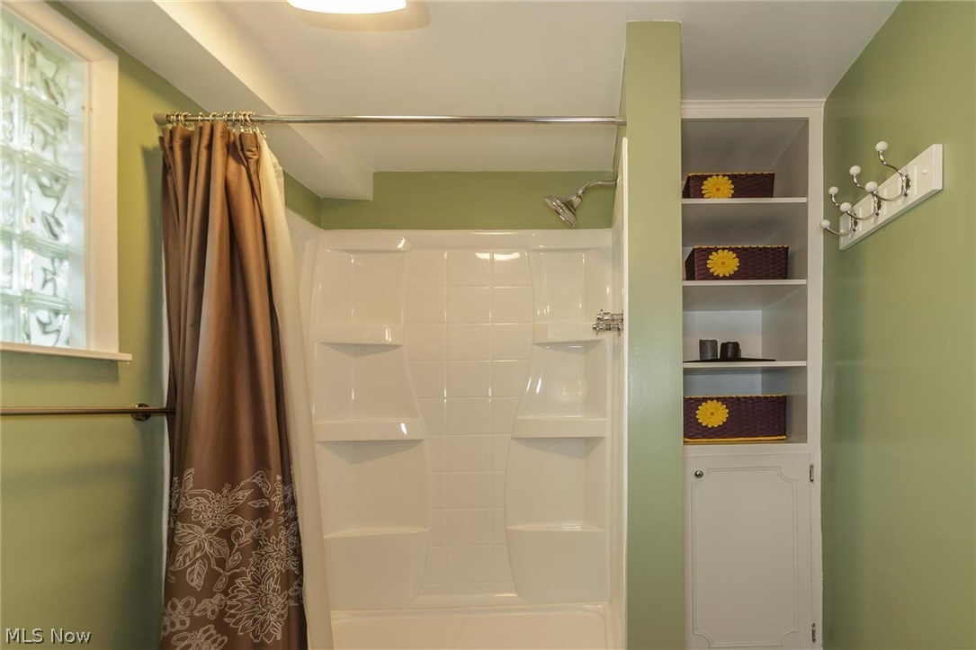 5672 Falkirk Road Lyndhurst, OH 44124 - Photo 16 of 27