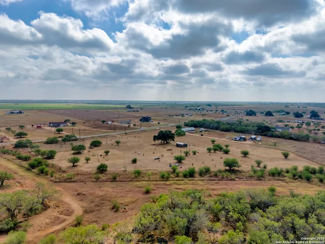 $159,900 | 525 County Road 2645, Moore, TX 78057