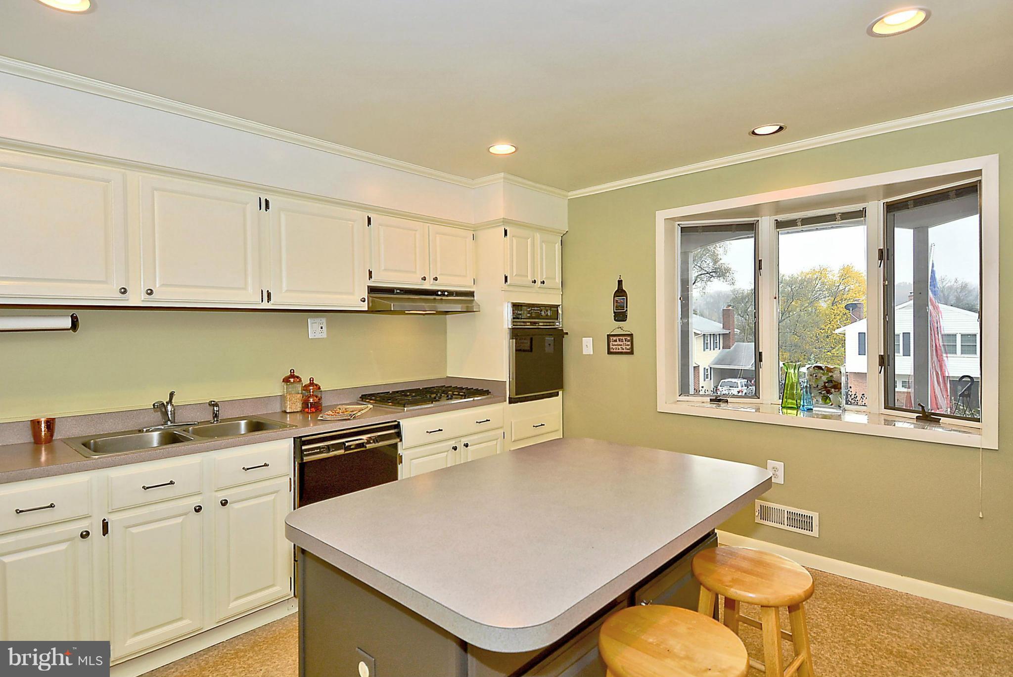 904 Breezewick Road Towson, MD 21286 - Photo 13 of 30 Gas Cooktop, Island with Storage,
