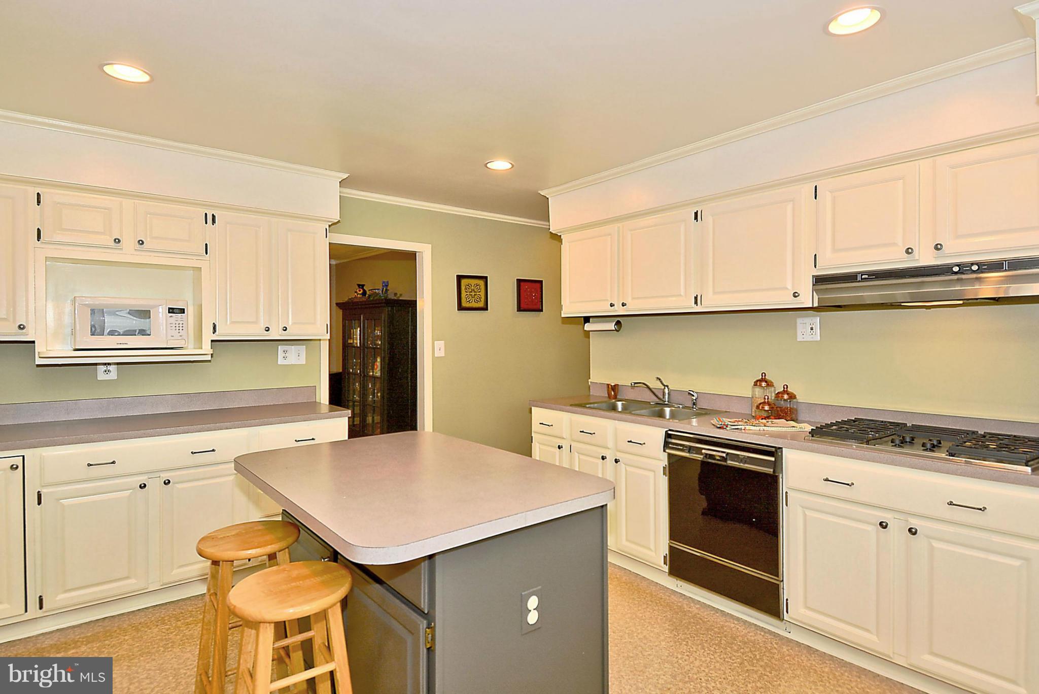 904 Breezewick Road Towson, MD 21286 - Photo 14 of 30 Kitchen