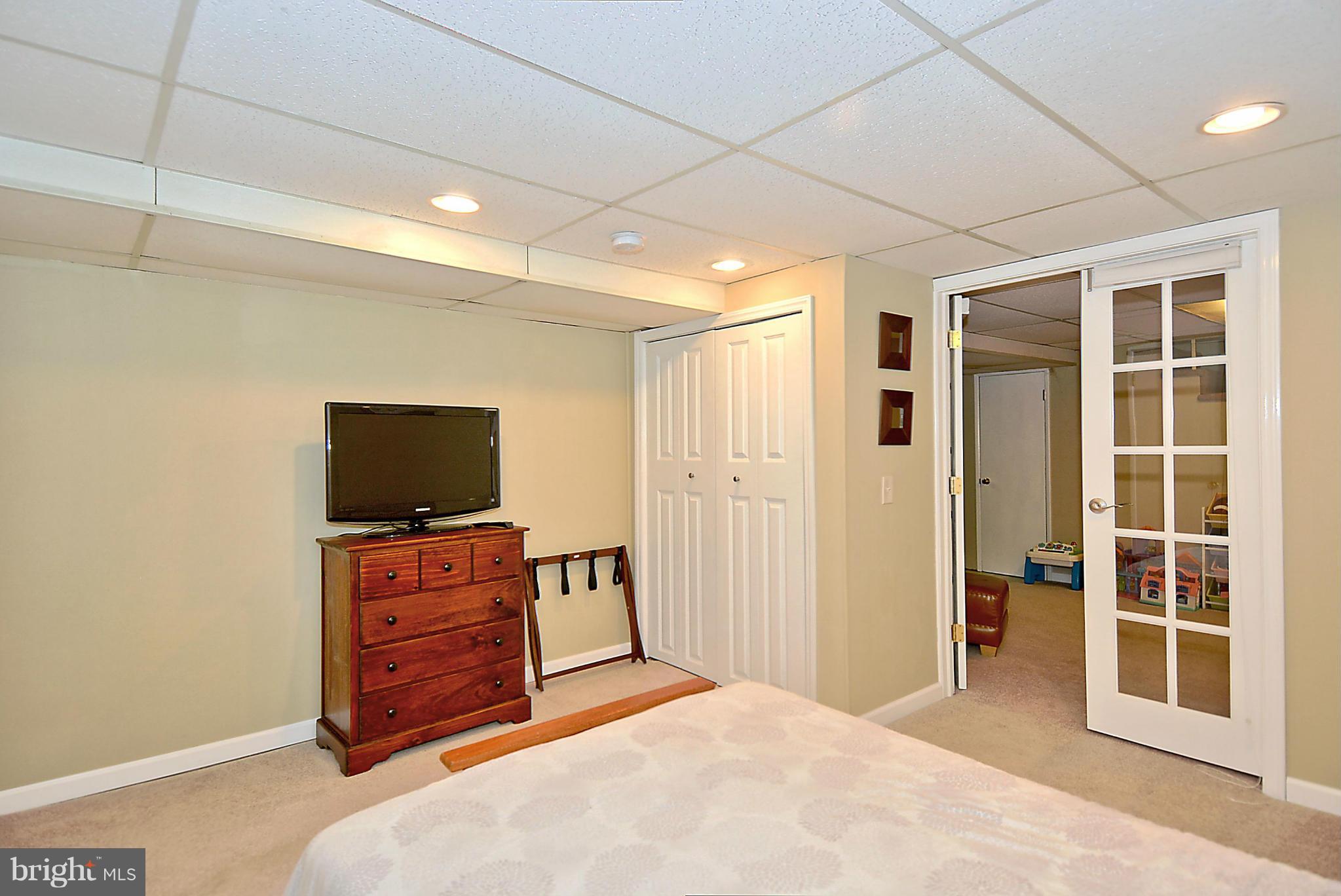 904 Breezewick Road Towson, MD 21286 - Photo 25 of 30 Guest Room with Full Bath in Lower level