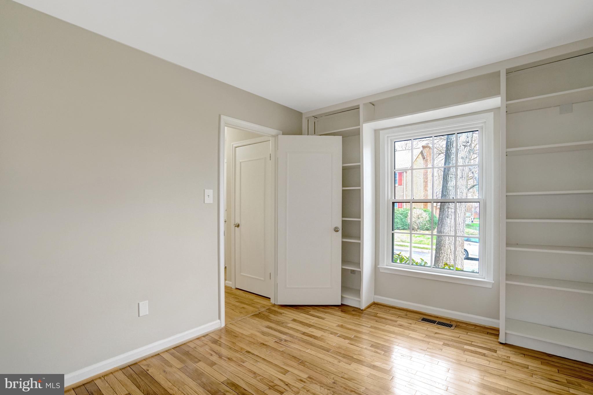 8523 Lakinhurst Lane Springfield, VA 22152 - Photo 15 of 76 Bedroom 4 with built-ins