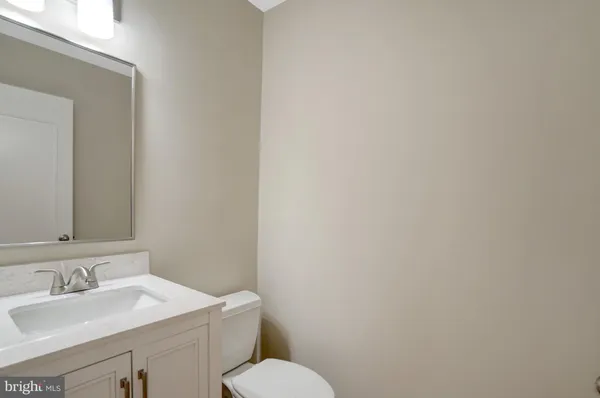 $715,500 | 8523 Lakinhurst Lane, Springfield, VA 22152