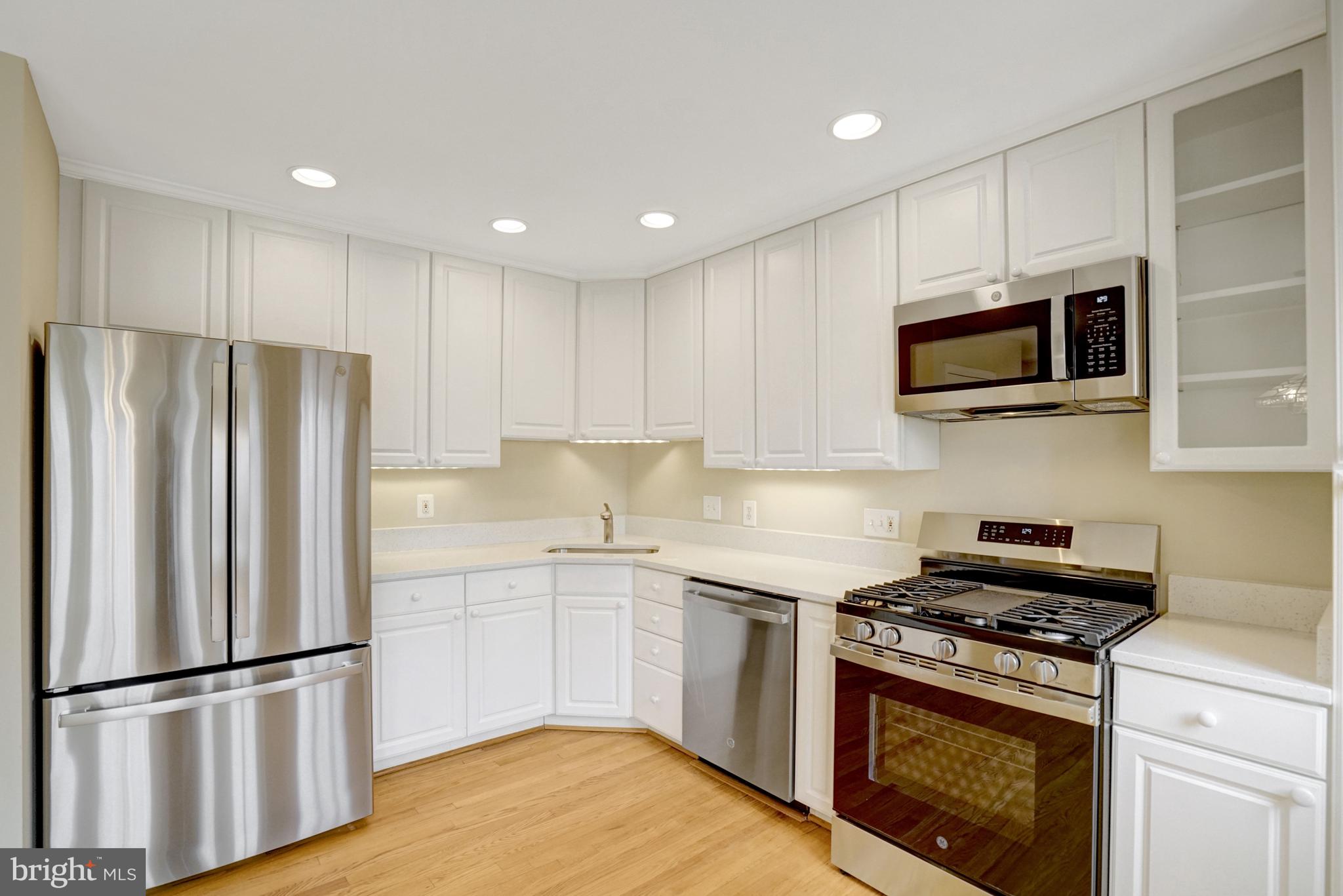 8523 Lakinhurst Lane Springfield, VA 22152 - Photo 20 of 76 Kitchen with new countertops