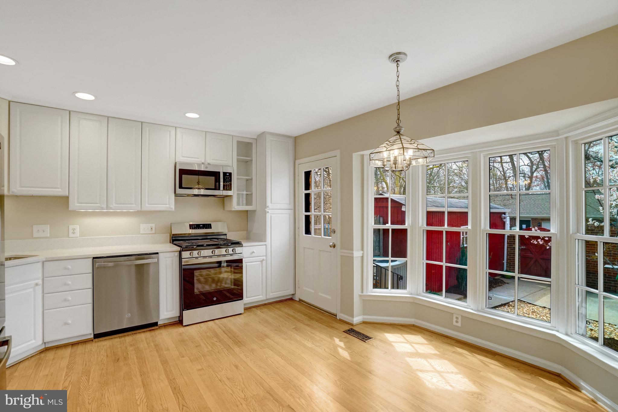 8523 Lakinhurst Lane Springfield, VA 22152 - Photo 21 of 76 Kitchen with door to back yard