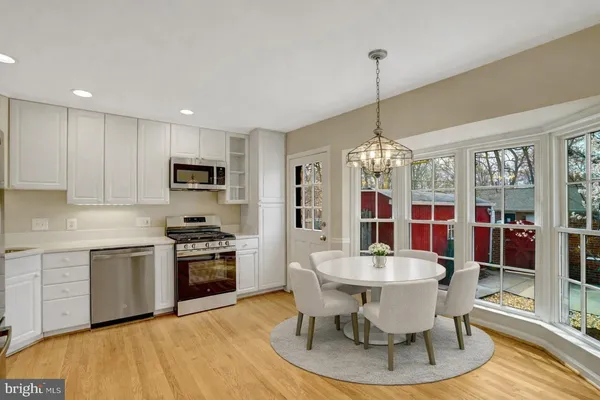 $715,500 | 8523 Lakinhurst Lane, Springfield, VA 22152