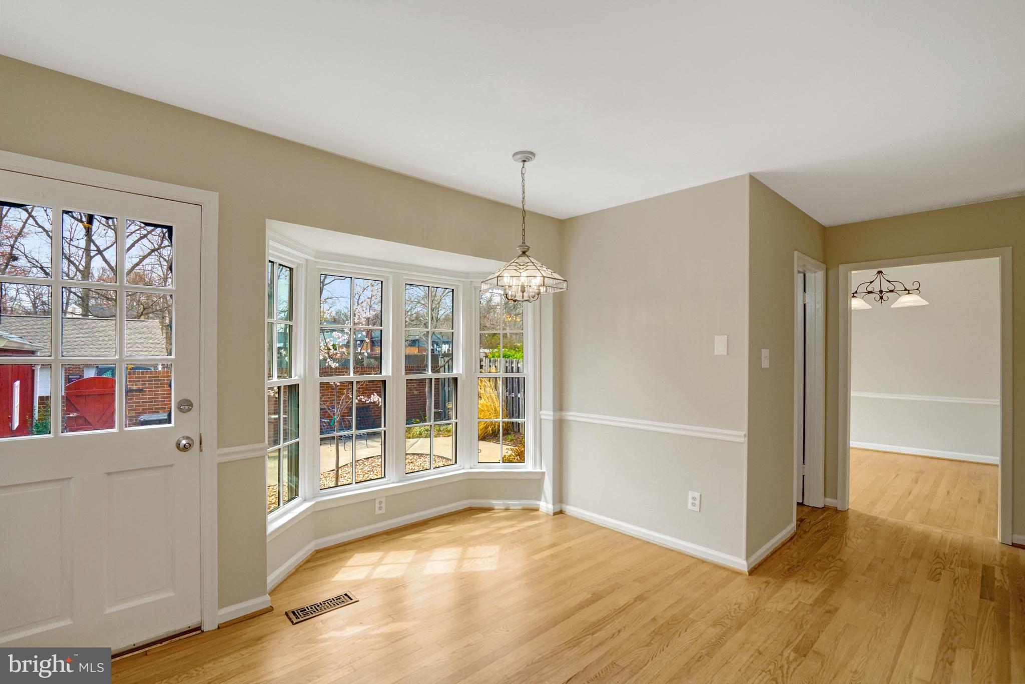 8523 Lakinhurst Lane Springfield, VA 22152 - Photo 23 of 76 Kitchen with bay window & table space