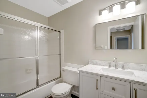 $715,500 | 8523 Lakinhurst Lane, Springfield, VA 22152