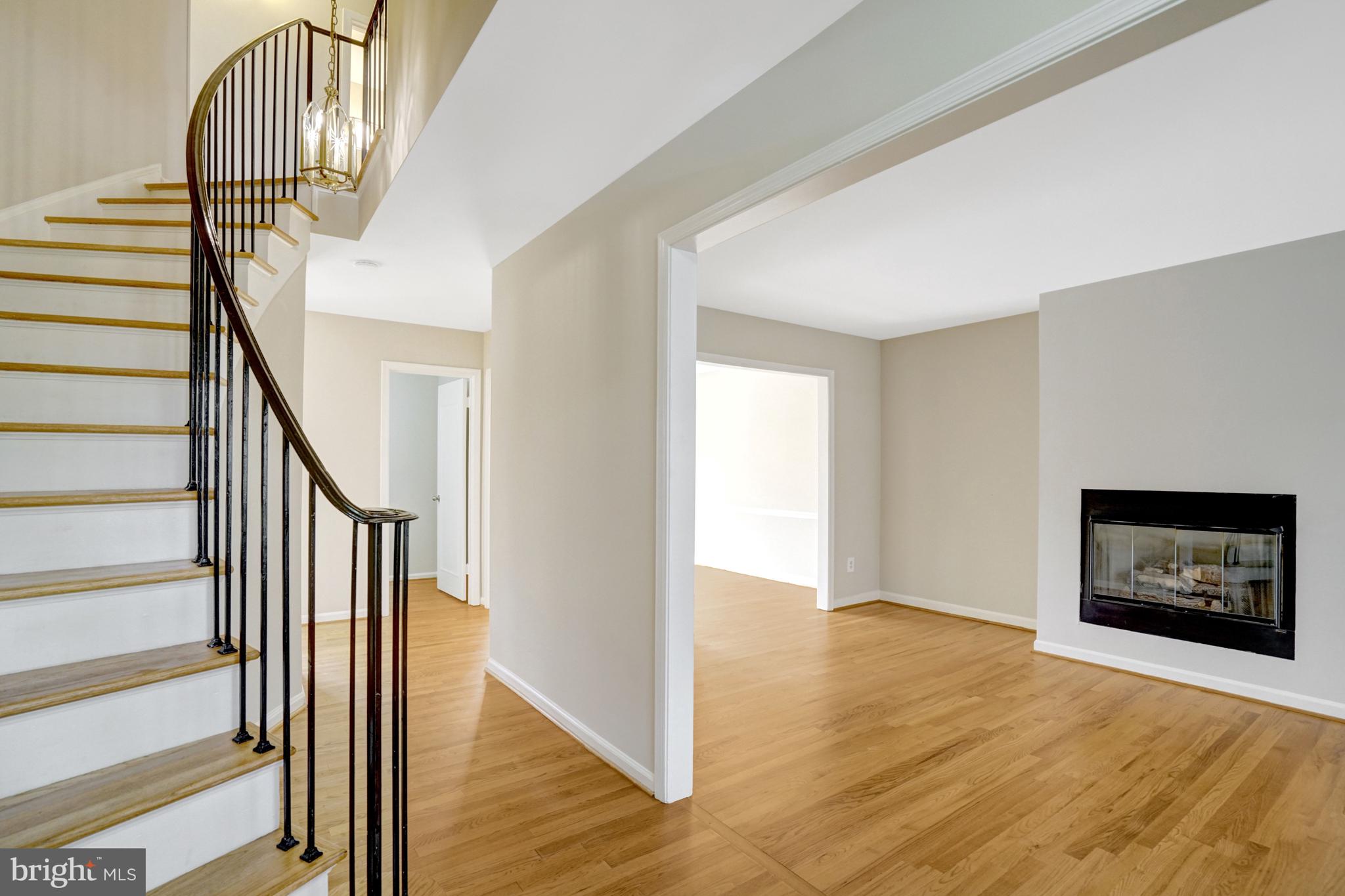 8523 Lakinhurst Lane Springfield, VA 22152 - Photo 4 of 76 Open entry