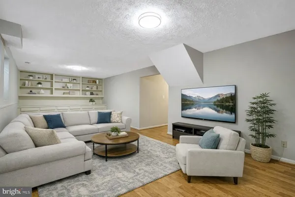 $715,500 | 8523 Lakinhurst Lane, Springfield, VA 22152